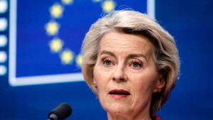 EU and China hold trade talks with expectations low