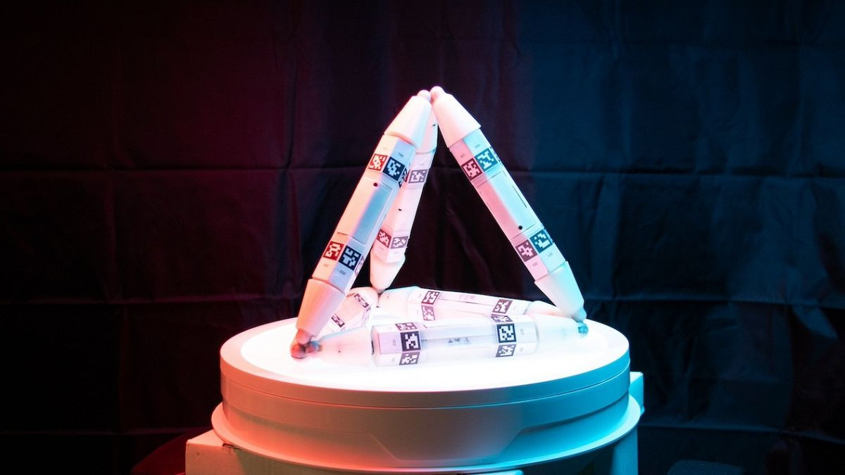 This cannibal robot can grow and heal by eating other robots