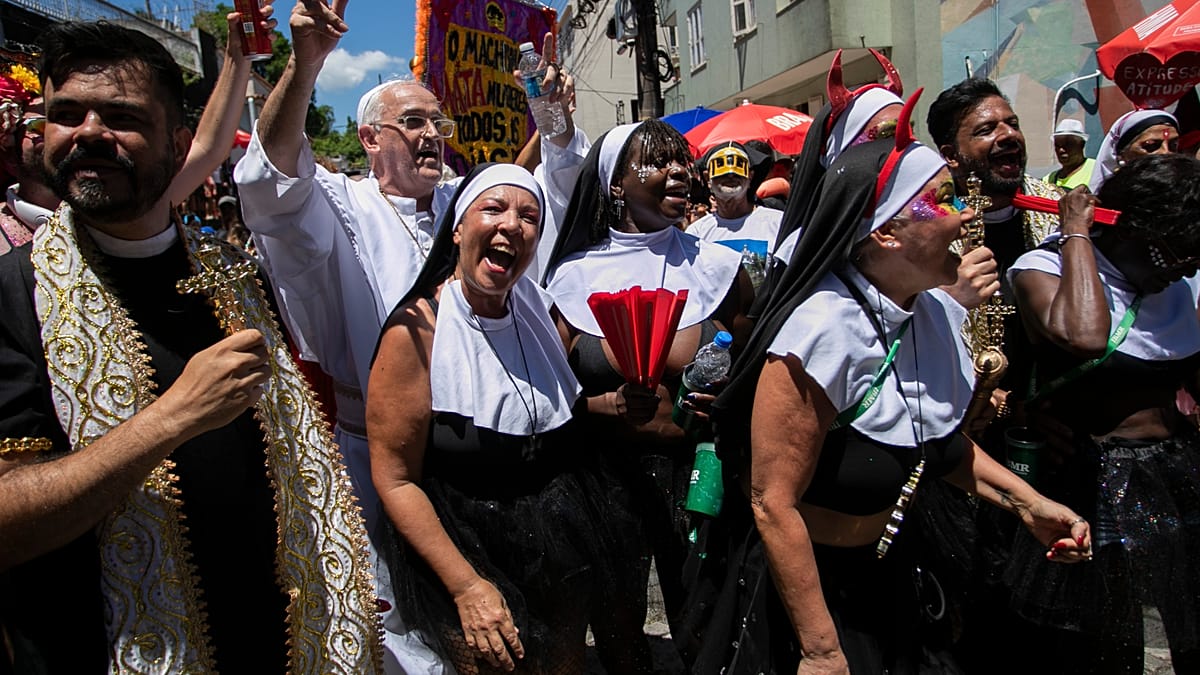 Video. Brazil’s iconic carnival opens in Rio with Carmelitas street party