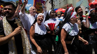 Video. Brazil’s iconic carnival opens in Rio with Carmelitas street party