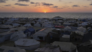 Heatwave compounds crisis for Gaza's displaced and injured