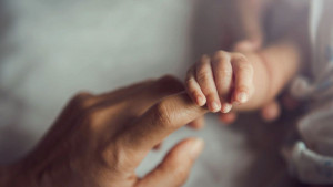 Healthy babies born in UK using DNA from three people