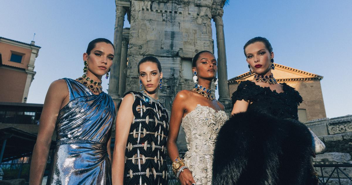 À Rome, Dolce & Gabbana met en scène des cardinaux, des gladiateurs et une couture extravagante