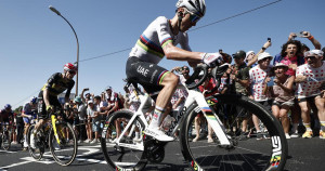 «J’ai cru que ma tête allait percuter le trottoir»: Pogacar raconte sa frayeur... et donne rendez-vous à Hautacam