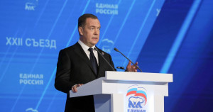 L’ancien président russe Dmitri Medvedev suggère de « lancer des frappes préventives » contre l’Occident