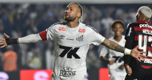 Foot : «Je veux jouer 90 minutes à chaque match», lance Neymar après son retour décisif avec Santos