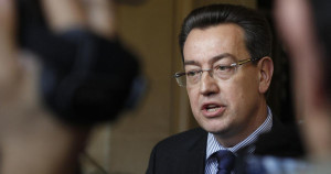 Condamné pour détournement de fonds, l’ex-chef de file de la droite lyonnaise doit rendre son écharpe de maire en attendant son procès en appel