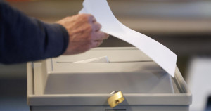 Royaume-Uni : le gouvernement va abaisser l'âge du droit de vote à 16 ans