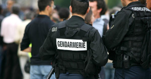 Un restaurateur poignardé par une «horde déchaînée» de dizaines d’individus devant son établissement, à Jullouville dans la Manche