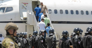 Comment Donald Trump a finalement expulsé des Vénézuéliens et fait libérer des prisonniers politiques américains