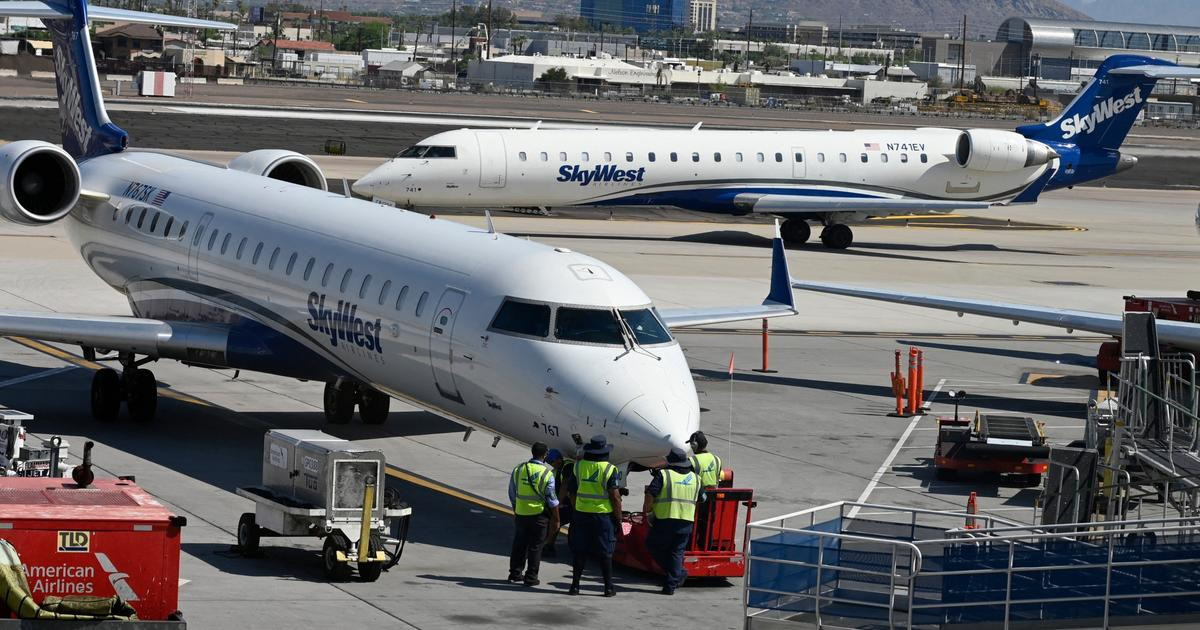 Il tente d’ouvrir la porte de l’avion et déclenche une bagarre : immense frayeur en plein vol