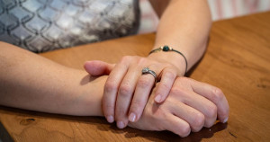 Contre la prostitution des mineures placées, les bonnes âmes s’épuisent : «On confisque leur téléphone, elles en récupèrent un autre»