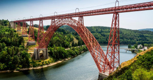 Grand frère de la tour Eiffel, le viaduc de Garabit en Auvergne franchit un cap vers l’Unesco