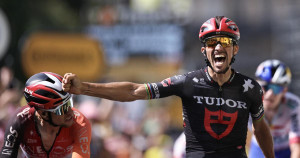 Tour de France : «Comme un con, j’ai fait le sprint», la gaffe d’Alaphilippe qui pensait avoir gagné la 15e étape