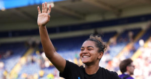 Euro féminin : les Anglaises volent au secours de Jess Carter, victime d’insultes racistes sur les réseaux sociaux