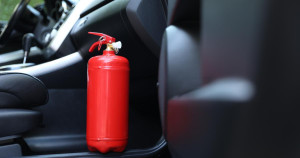 Incendies : les extincteurs sont-ils sur le point de devenir obligatoires dans les voitures ?