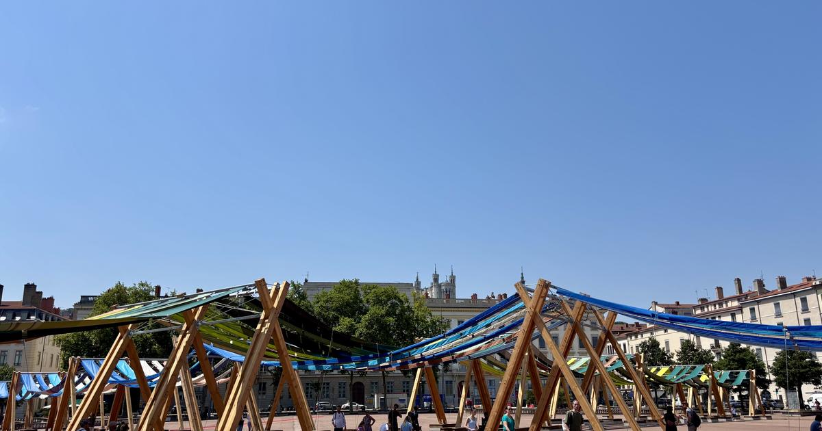 Lyon : à peine inaugurée, l’ombrière à 1,6 million d’euros de la place Bellecour déjà dégradée