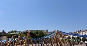 Lyon : à peine inaugurée, l’ombrière à 1,6 million d’euros de la place Bellecour déjà dégradée