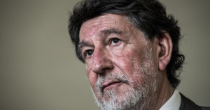 Décès d’Alain Anziani : d’Alain Juppé à François Hollande, les hommages se multiplient autour de l’ex-maire de Mérignac