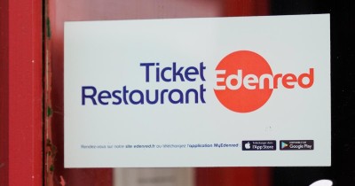 Edenred: bénéfice stable au premier semestre mais objectifs 2025 confirmés