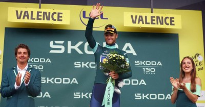 Tour de France 2025: le film de la deuxième victoire de Jonathan Milan à Valence, juste après la grosse chute à la flamme rouge