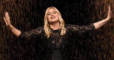 Louane donne un concert au mariage d’une fan