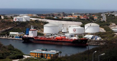 Le pétrole stagne en quête de clarté dans le brouillard commercial