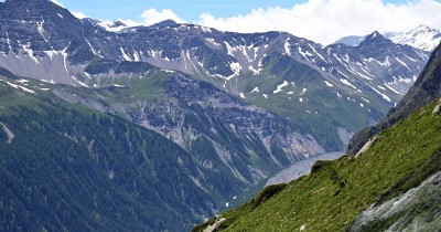 «Maman, je me suis perdu» : un randonneur français de 15 ans fait une chute mortelle de 50 mètres dans la vallée d’Aoste