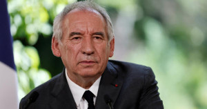 François Bayrou rend hommage aux parlementaires qui ont dit «non» à Pétain