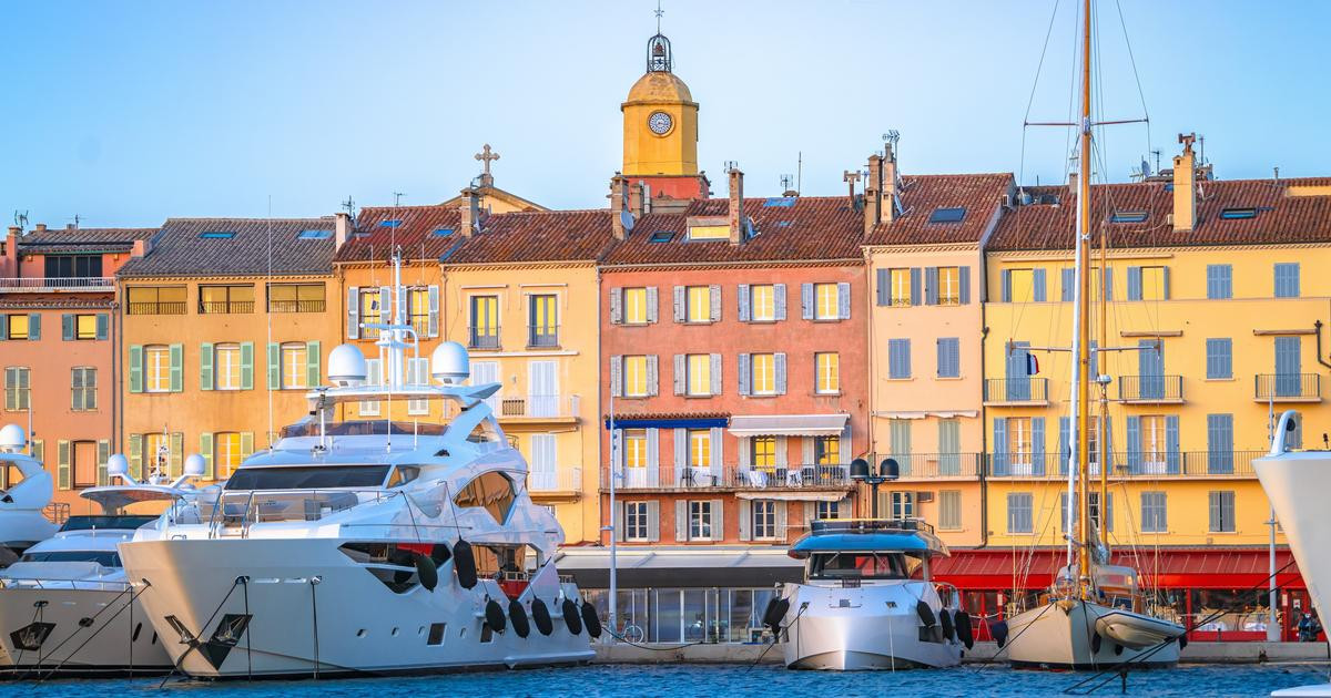 Le superyacht Sea Lady II, long de 41 mètres, en feu dans le port de Saint-Tropez