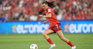 Euro féminin : poussée par son public, la Suisse file de justesse en quarts de finale