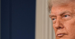 Donald Trump annonce 35% de surtaxes douanières sur les produits canadiens à partir du 1er août