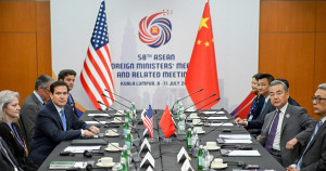 Guerre commerciale : l’Américain Marco Rubio dit avoir eu une rencontre «très constructive et positive» avec son homologue chinois Wang Yi