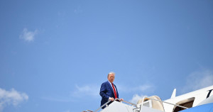 Inondations au Texas : pourquoi Donald Trump a-t-il attendu une semaine pour se rendre sur place ?