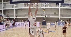 Basket : en vidéo, le dunk rarissime de la Française Alicia Tournebize à l’Euro U18