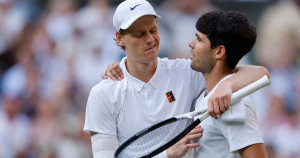 Tennis : Sinner tout en haut du classement ATP, Swiatek remonte sur le podium en WTA