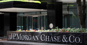 JPMorgan fait mieux qu'attendu au deuxième trimestre, mais des «risques importants persistent»