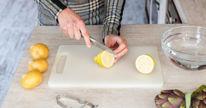 Bois ou plastique : quelle planche à découper est la plus hygiénique ?