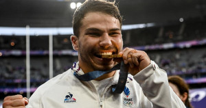 «Défendre un titre, c’est toujours excitant» : Antoine Dupont pense aux JO 2028 avec les Bleus du rugby à 7