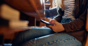 SMS explicites, relation extrascolaire : un professeur mis en examen pour harcèlement sexuel sur cinq élèves mineures au sud de Lyon