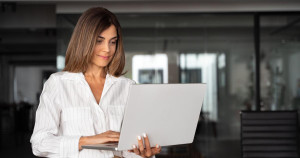 WeTransfer accusé d’exploiter les fichiers de ses clients pour entraîner une IA