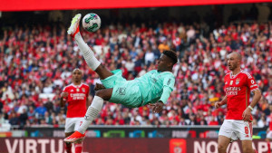 Wolfsburg fonce sur Simon Banza