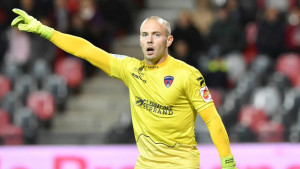 Le Stade Brestois avance sur Maxime Dupé
