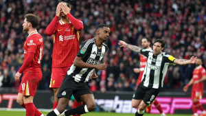 L’agent d’Alexander Isak laisse planer le doute sur son avenir