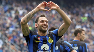 Hakan Çalhanoğlu reste à l’Inter Milan !