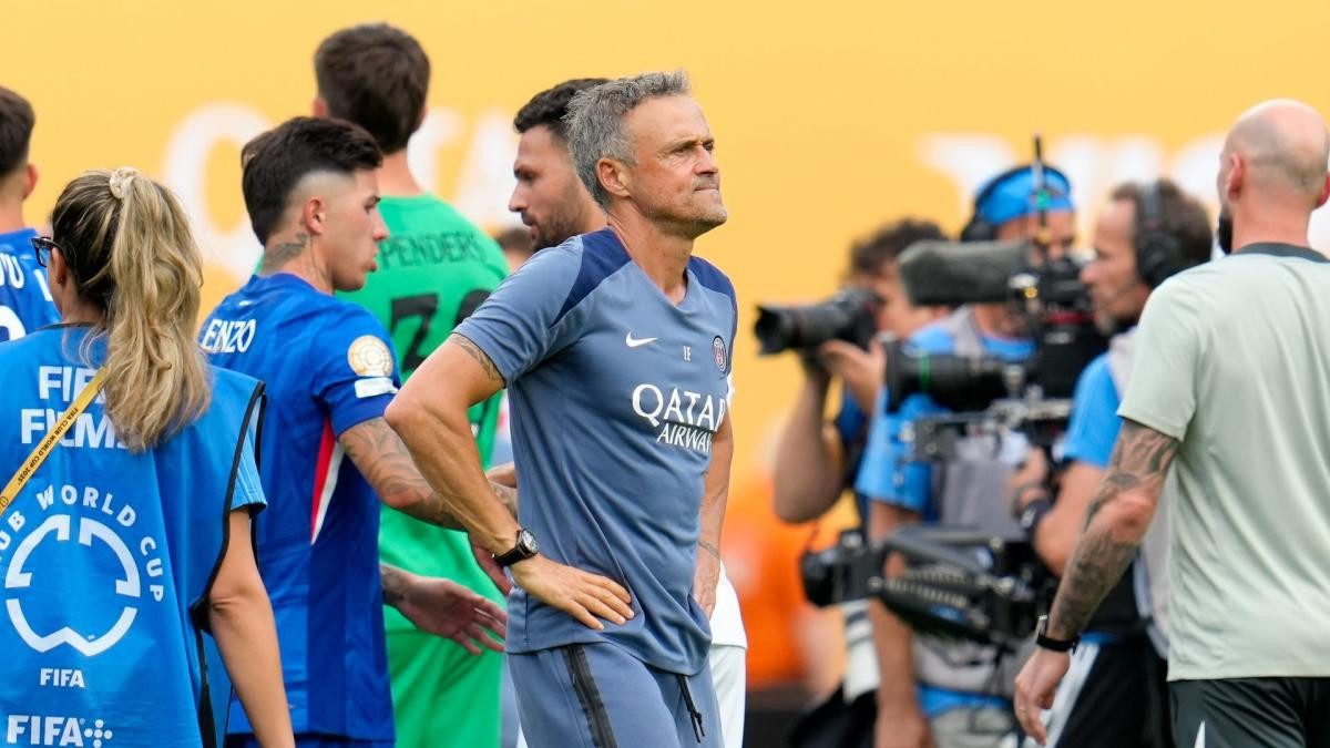 PSG : Nasser Al-Khelaïfi tape du poing sur la table après la polémique Luis Enrique !