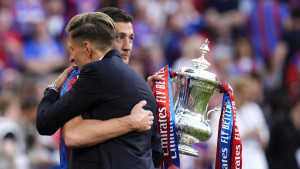 Les supporters de Crystal Palace manifestent contre Textor et le rétrogradation en C4