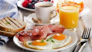 ثلاث أم ست وجبات يوميًا؟ خبراء التغذية يوضحون الأفضل لصحتك