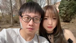 قصة حب تنتهي بصدمة مؤلمة.. شاب يتسبب في شلل حبيبته ثم يتخلى عنها