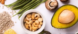 هل يسبب سن اليأس تساقط الشعر؟ نقص هذا الفيتامين قد يكون السبب الحقيقي!